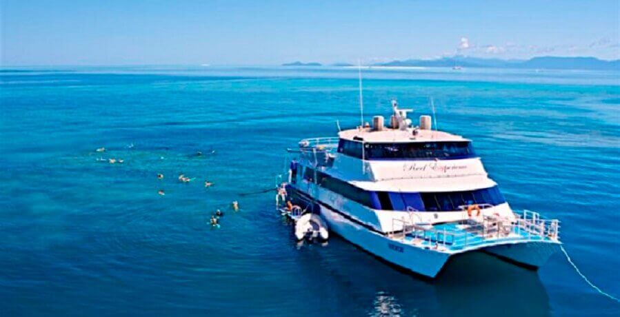great barrier reef snorkelling tour boat