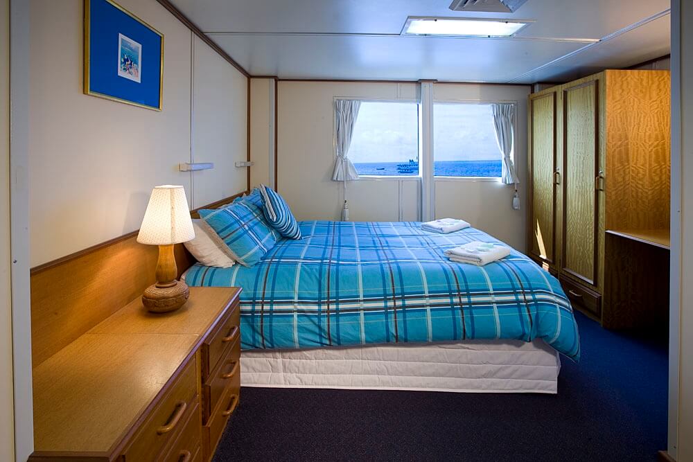 reef encounter double bed stateroom