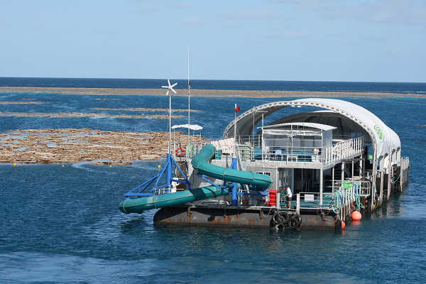 Pontoon Great Barrier Reef